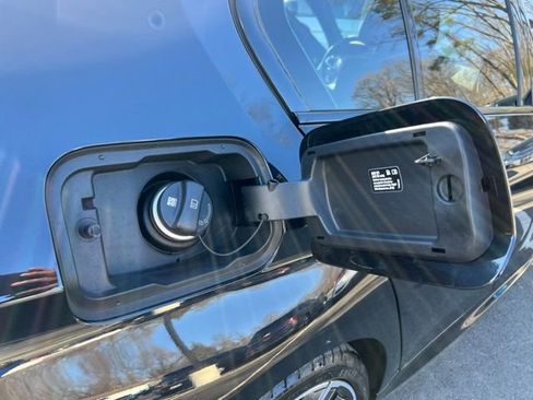 Used 2023 BMW 530e xDrive w/ Executive Package image 12