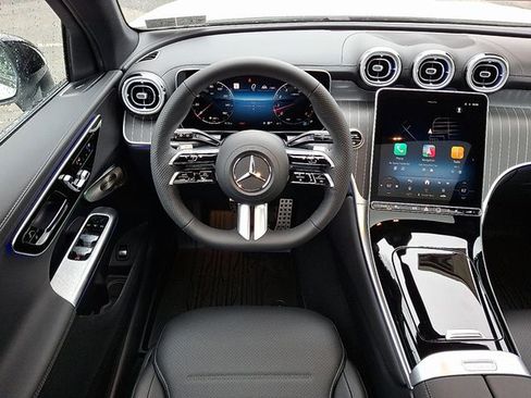 Used 2026 Mercedes-Benz GLC 300 4MATIC image 9