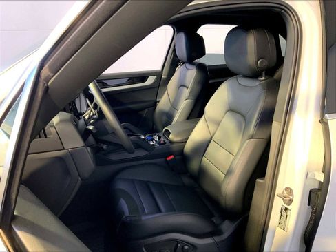 Certified 2026 Porsche Cayenne AWD/4WD image 5