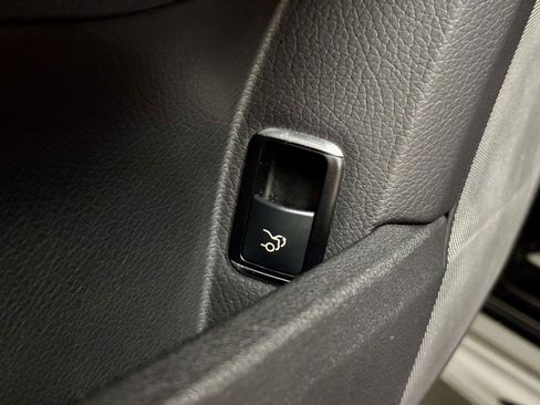 Used 2015 Mercedes-Benz E 350 Sedan image 15