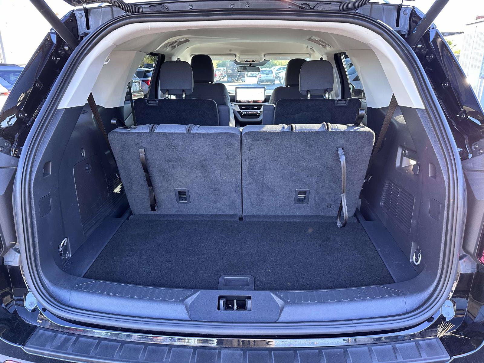 Used 2026 Ford Explorer Active AWD/4WD image 8