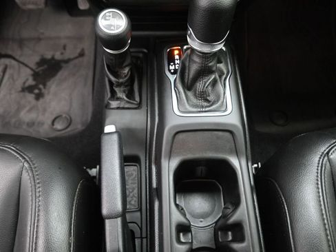 Used 2021 Jeep Gladiator Sport AWD/4WD image 10