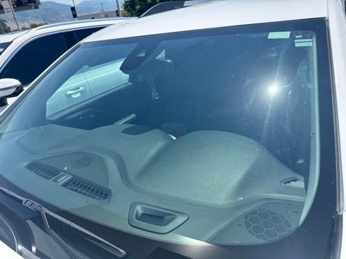 Used 2023 GMC Acadia SLT AWD/4WD image 4