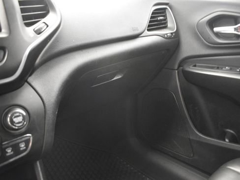 Used 2019 Jeep Cherokee Trailhawk w/ Cold Weather Group image 41