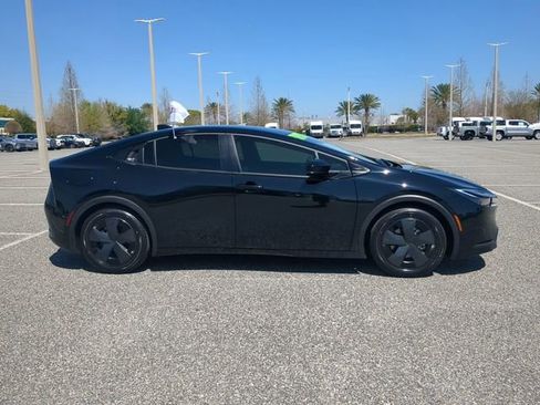 Certified 2026 Toyota Prius SE image 3