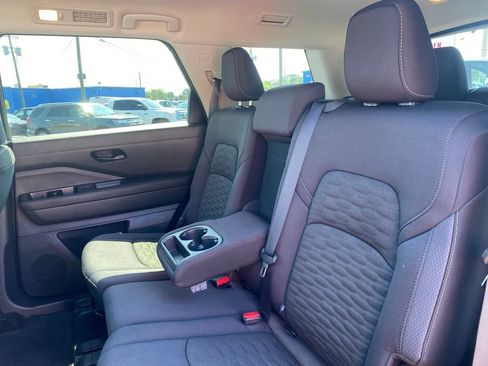 Used 2025 Nissan Pathfinder SV AWD/4WD image 15