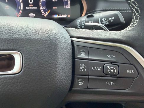 New 2025 Jeep Grand Cherokee Altitude image 11