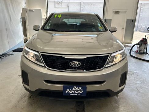 Used 2014 Kia Sorento LX FWD image 2