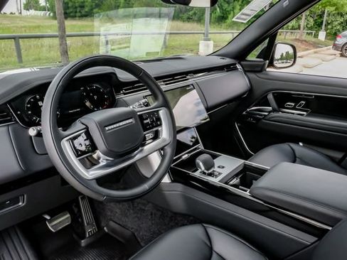 New 2026 Land Rover Range Rover Long Wheelbase SE AWD/4WD image 2