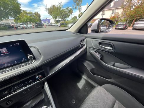 Used 2025 Nissan Rogue SV FWD image 35