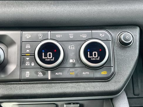 Certified 2023 Land Rover Defender 90 X-Dynamic SE AWD/4WD image 26