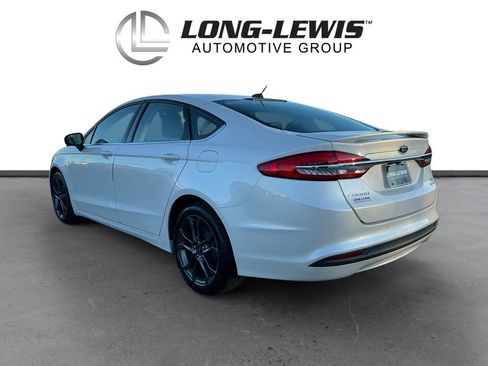 Used 2018 Ford Fusion SE w/ Equipment Group 201A image 4