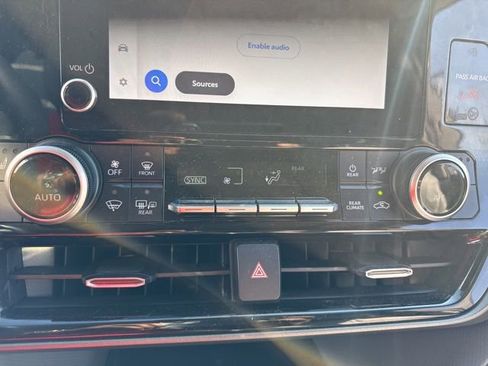 Used 2023 Toyota Highlander XLE image 16