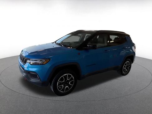 Used 2025 Jeep Compass Trailhawk image 8