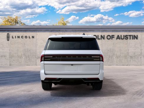New 2027 Lincoln Navigator Premiere RWD image 7