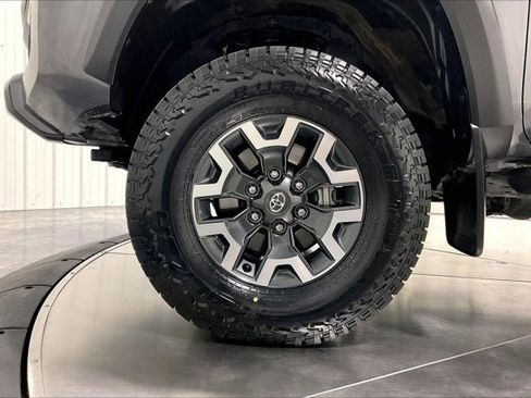 Certified 2022 Toyota Tacoma TRD Off-Road image 10
