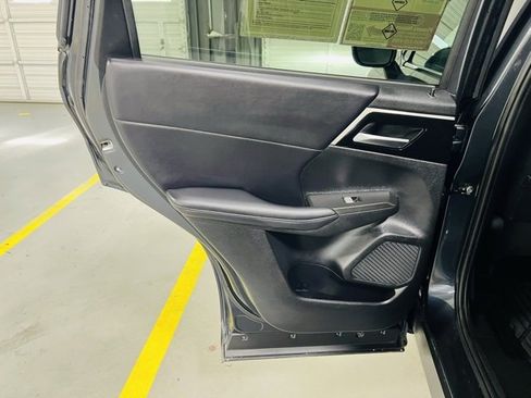 Used 2024 Mitsubishi Outlander SE image 24