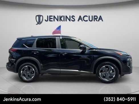 Used 2024 Nissan Rogue SV AWD/4WD image 8