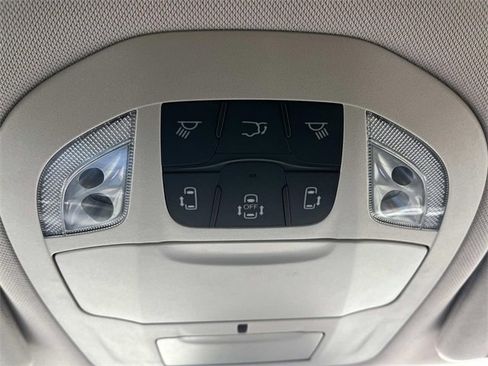 Used 2023 Chrysler Pacifica Touring-L image 36