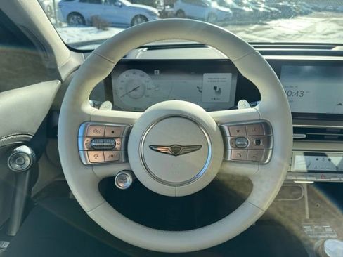 Used 2023 Genesis GV60 Advanced image 25