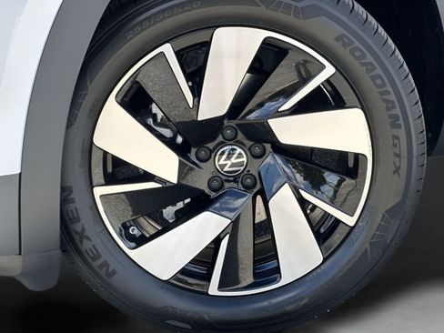 New 2026 Volkswagen Atlas Cross Sport SE image 10