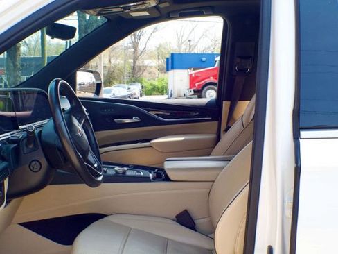 Used 2021 Cadillac Escalade Premium Luxury w/ Performance Package AWD/4WD image 21