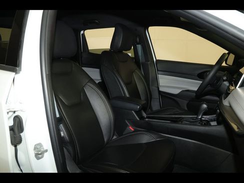 Used 2025 Jeep Compass Limited AWD/4WD image 29