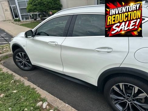 Used 2017 INFINITI QX30 Premium w/ Navigation Package AWD/4WD image 1