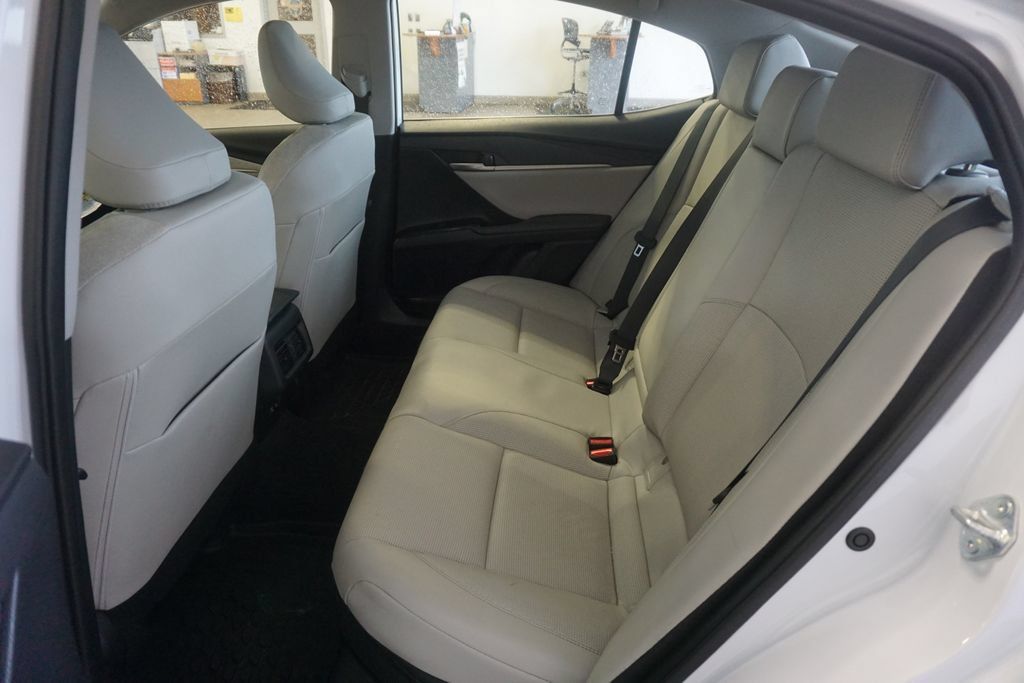 Used 2025 Toyota Camry XLE AWD/4WD image 19