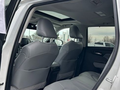 Used 2021 Toyota Highlander XLE image 40