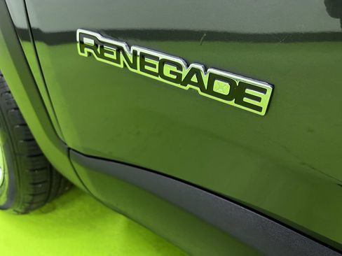Used 2023 Jeep Renegade Latitude AWD/4WD image 13