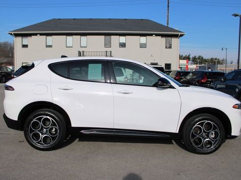 Used 2025 Alfa Romeo Tonale w/ Premium Package image 6