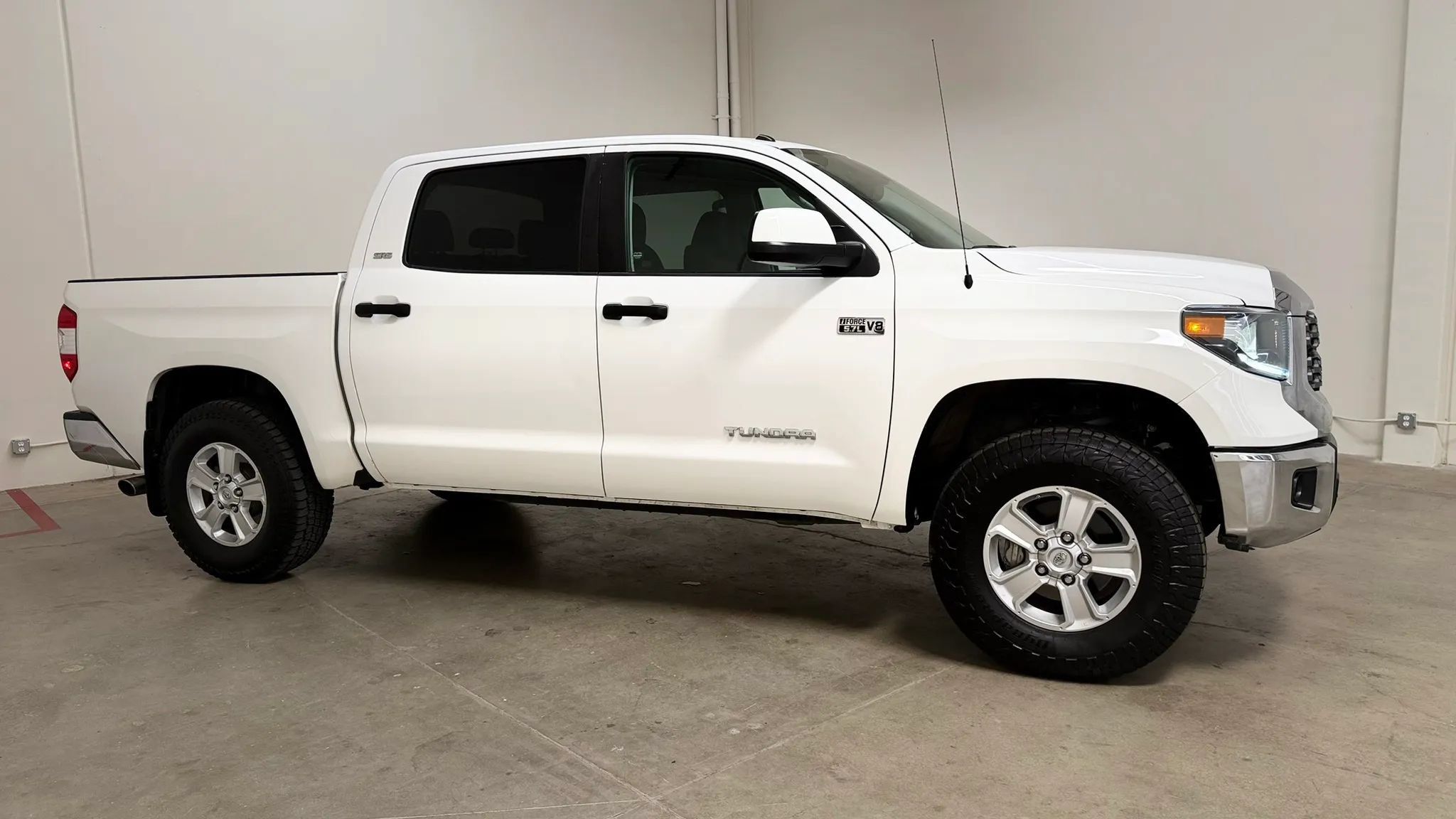 Used 2019 Toyota Tundra SR5 AWD/4WD image 4
