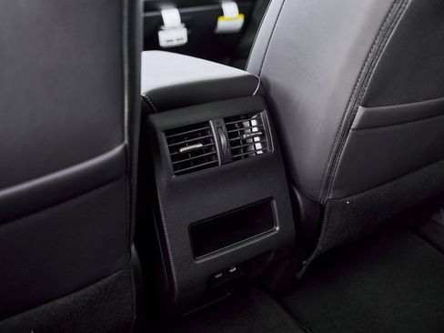 New 2026 Mitsubishi Outlander SE image 32