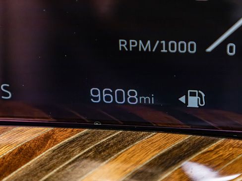 Used 2025 Cadillac Escalade ESV Sport Platinum w/ LPO, Floor Liner Package image 17