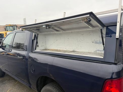 Used 2018 RAM 1500 SLT image 12