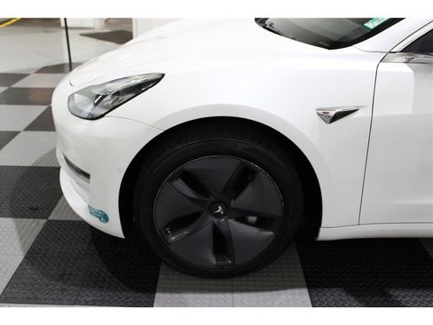 Used 2018 Tesla Model 3 Long Range image 9