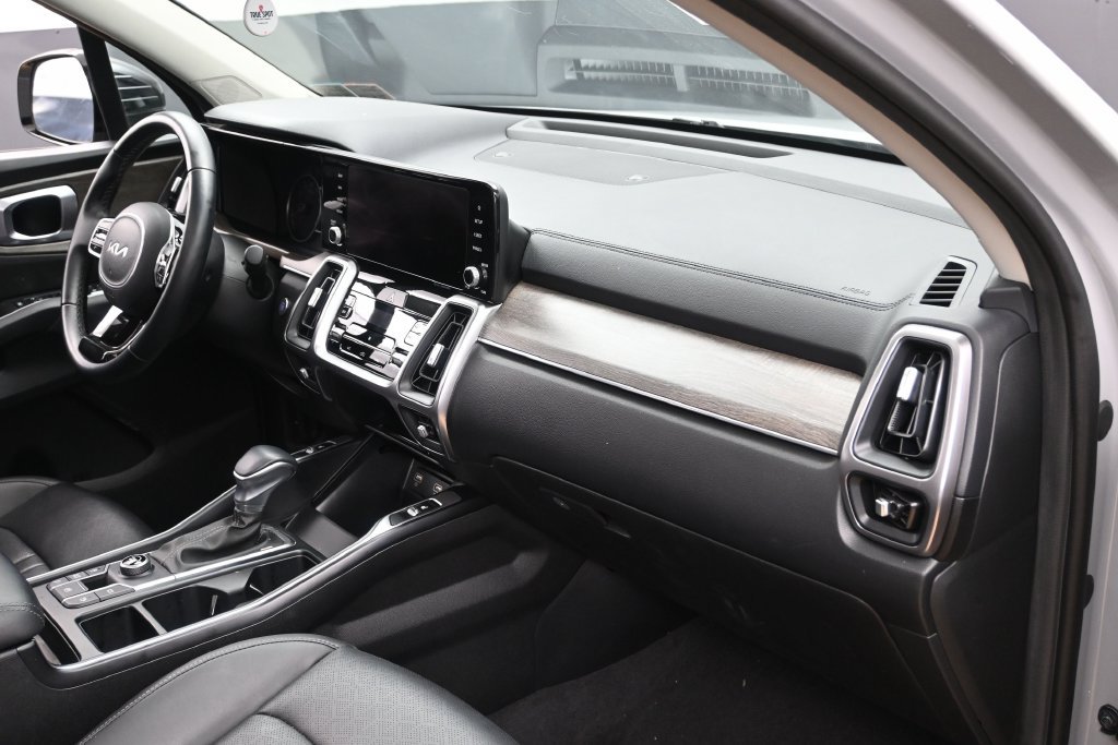 Used 2023 Kia Sorento EX w/ Panoramic Sunroof Package FWD image 29