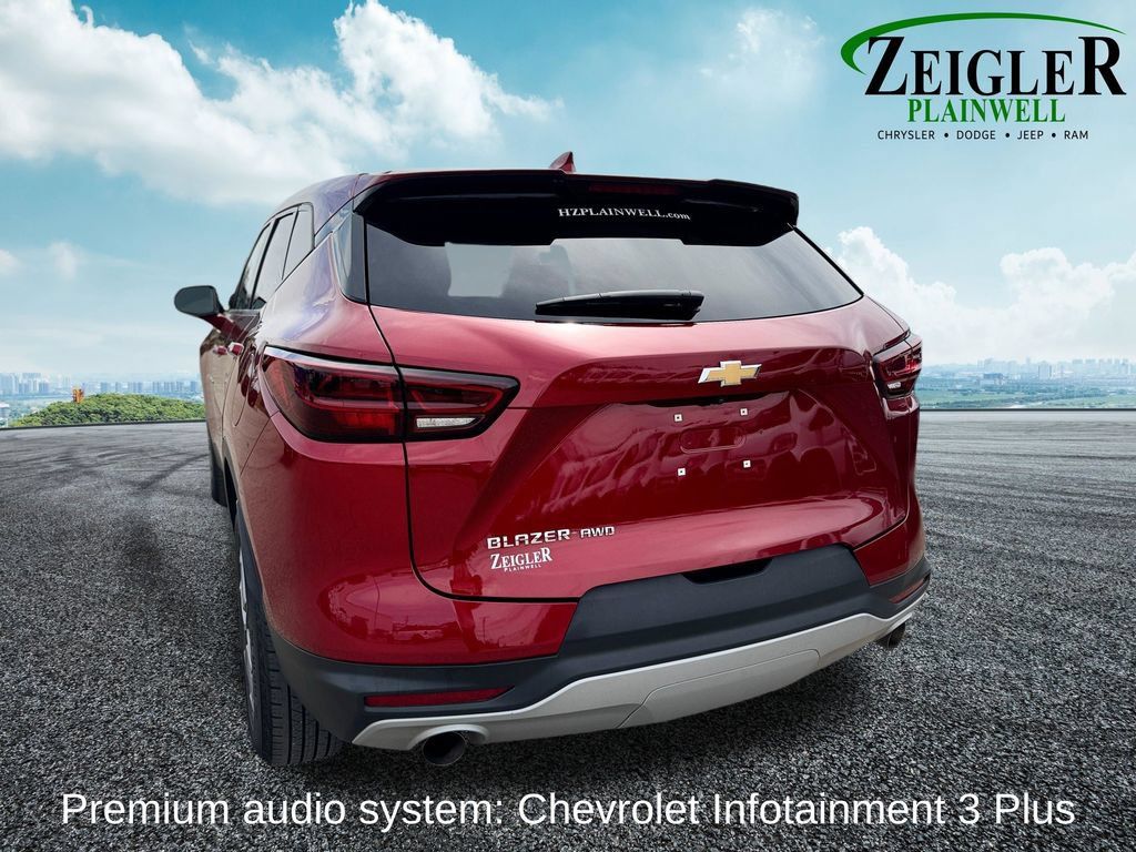 Used 2025 Chevrolet Blazer LT AWD/4WD image 4