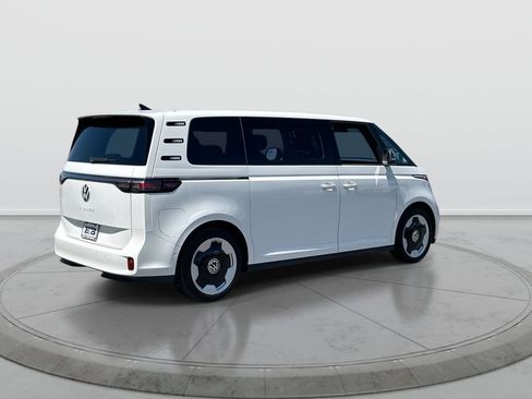 Used 2025 Volkswagen ID. Buzz Pro S RWD image 8