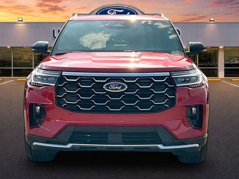 Used 2025 Ford Explorer Platinum w/ Ultimate Package AWD/4WD image 3