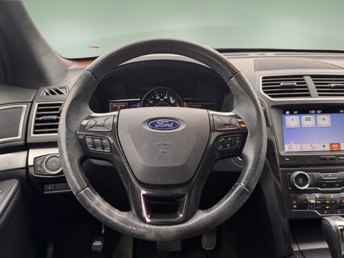 Used 2017 Ford Explorer XLT w/ Equipment Group 202A AWD/4WD image 10