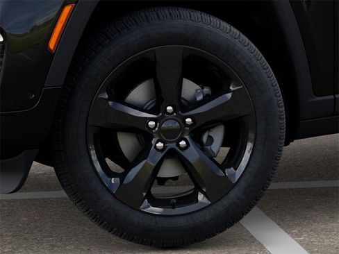 New 2025 Jeep Grand Cherokee Limited image 8