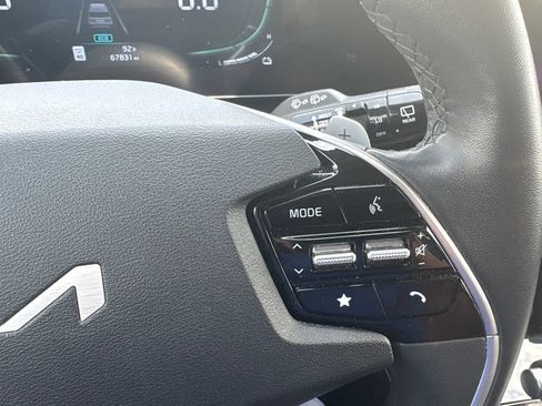 Certified 2023 Kia Niro EX Touring FWD image 24