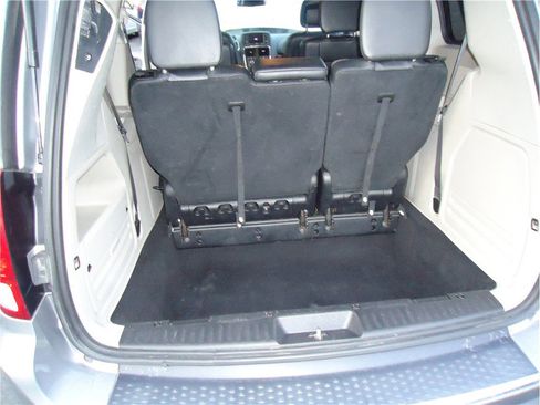 Used 2019 Dodge Grand Caravan SXT image 18