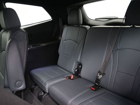 Used 2024 Buick Enclave Essence w/ LPO, Touring Package image 20