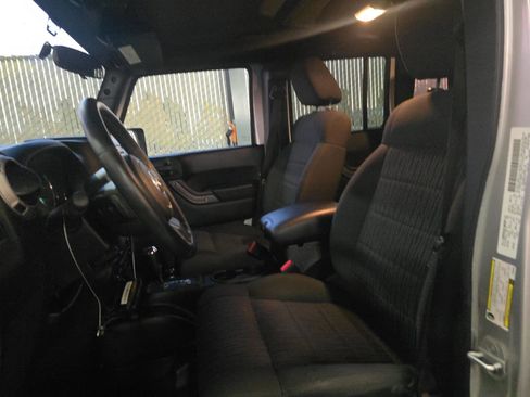 Used 2012 Jeep Wrangler Unlimited Sport image 7