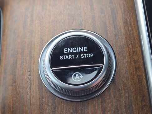 Used 2023 Mercedes-Benz GLC 300 4MATIC image 38