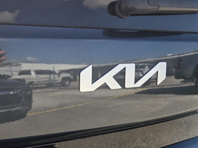 Used 2025 Kia Soul LX w/ LX Technology Package FWD image 12