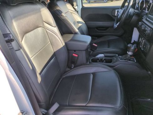 Used 2021 Jeep Wrangler Unlimited Sahara AWD/4WD image 34